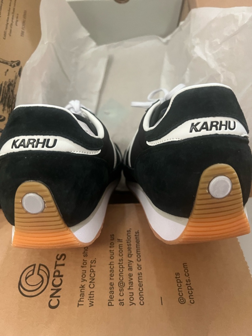NEW KARHU Mestari Unisex sneakers tennis shoes Men’s 11.5/Women’s 13 black & wht - Picture 3 of 8